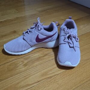 Nike Women's Lavender Sneakers